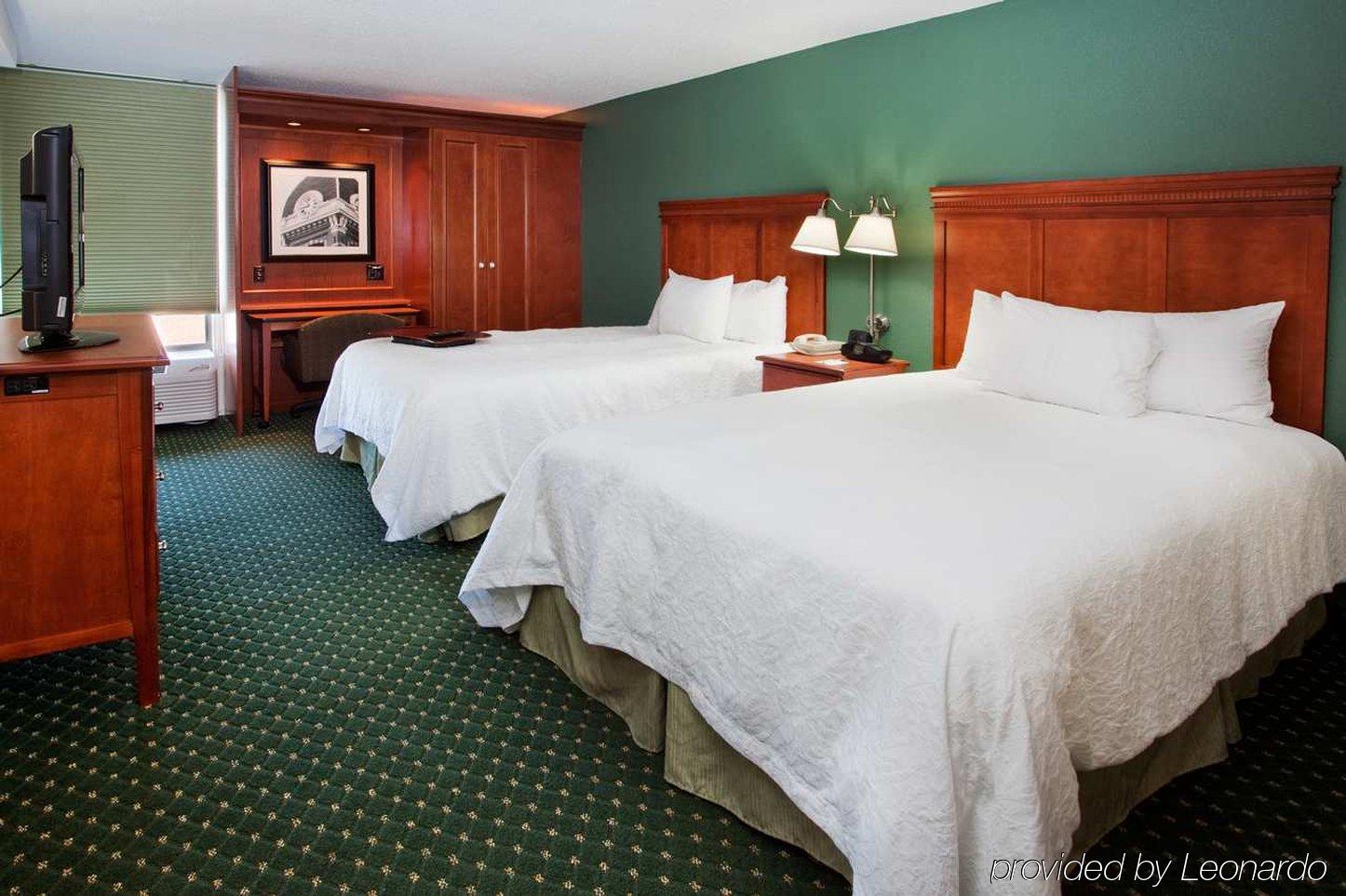 Hampton Inn Athens Exterior photo